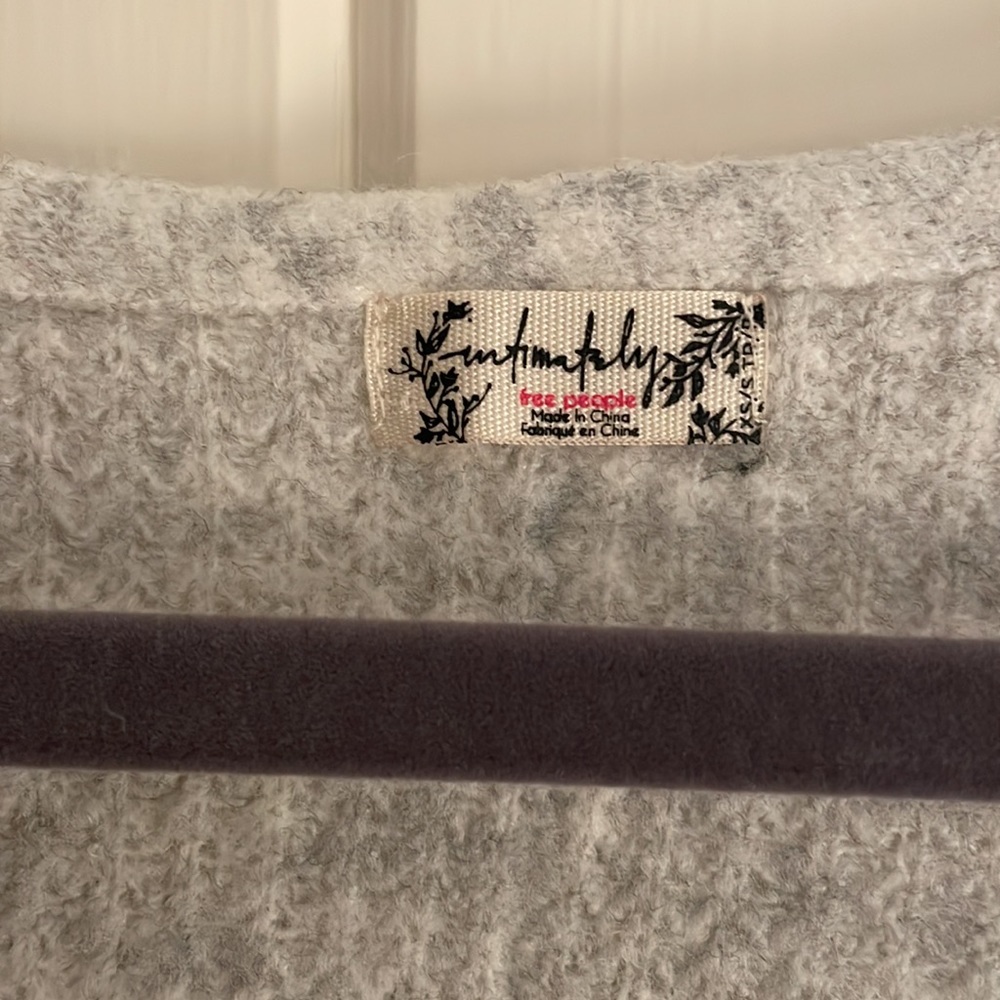 Worn Once Or Twice, No Flaws! Oversized And Cozy - image 2